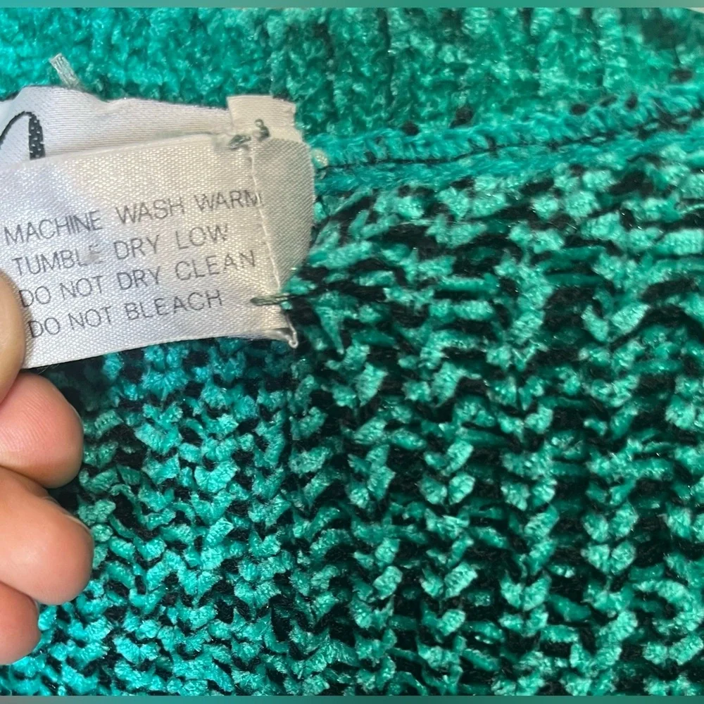 Carducci Women's Sweater Size M Teal & Black Leaf Pattern Knit Pullover V-Neck